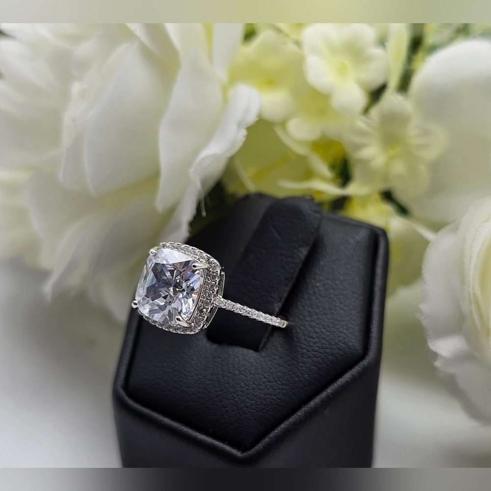 🥰 MINA ENGAGEMENT RING - Picture 7 of 9
